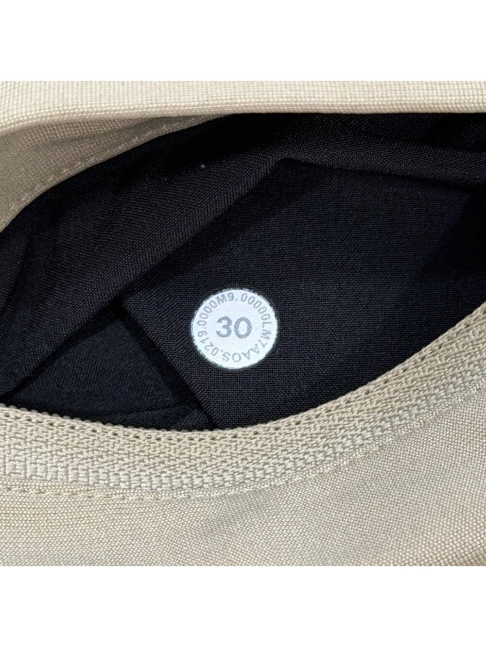 Lululemon Mens Size 30 Shorts Commission Classic Fit 9" Zip-Pocket Khaki LM7AAOS - Picture 7 of 7